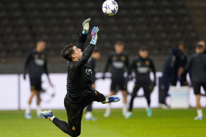 Meski demikian, ia kesulitan mengamankan posisi sebagai kiper nomor satu Chelsea, dan pada musim lalu menghabiskan masa kerja sebagai pemain pinjaman di Real Madrid.