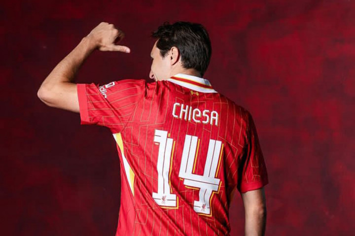 Kedatangan Chiesa menghadirkan kedalaman bagi lini depan Liverpool yang telah memiliki Mohamed Salah, Diogo Jota, Luis Diaz, Darwin Nunez, dan Cody Gakpo.