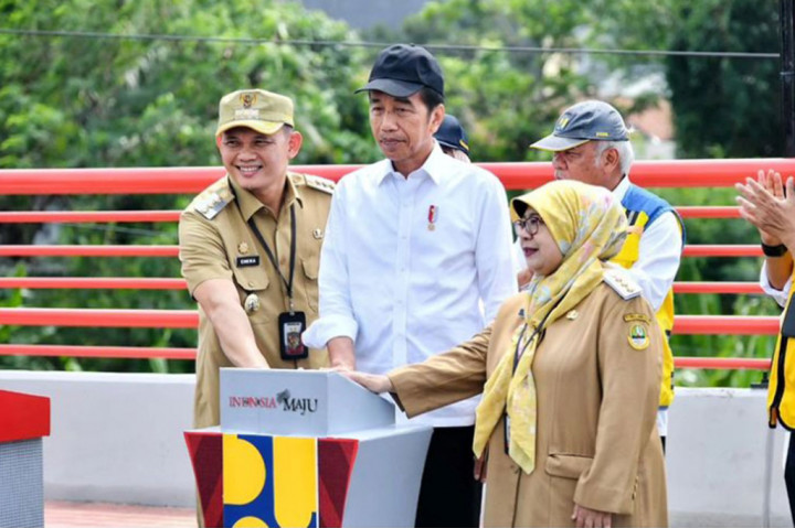Presiden Joko Widodo didampingi Ibu Negara Iriana Joko Widodo, meresmikan sejumlah infrastruktur penting di Provinsi Jawa Barat, Kamis, 29 Agustus 2024.