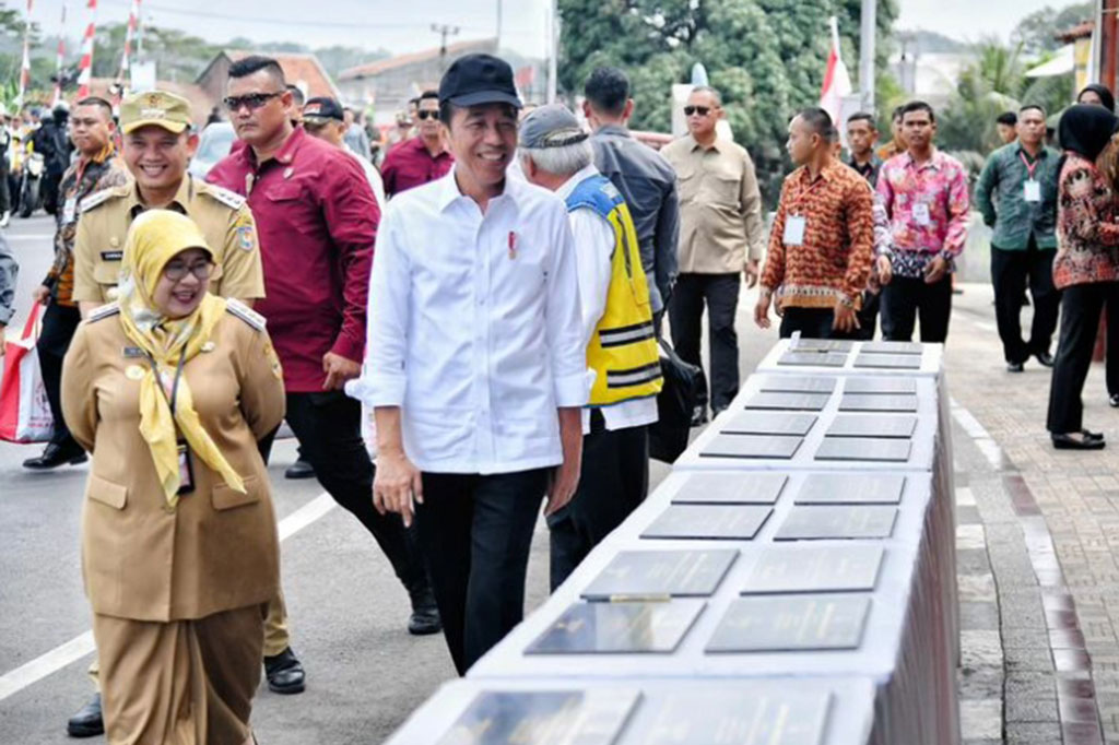Jokowi pun menegaskan bahwa pembangunan dan perbaikan infrastruktur di berbagai daerah memiliki sejumlah tujuan penting. Peresmian berbagai infrastruktur tersebut juga diharapkan dapat memberikan dampak positif terhadap perekonomian Jawa Barat, khususnya dalam meningkatkan efisiensi transportasi dan konektivitas antarwilayah.