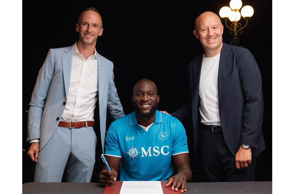 Penyerang klub Liga Inggris Chelsea Romelu Lukaku resmi pindah ke Serie A untuk memperkuat Napoli dengan nilai transfer diperkirakan mencapai 30 juta euro (sekitar Rp514 miliar).Pemain tim nasional Belgia tersebut dikontrak Napoli selama tiga tahun.