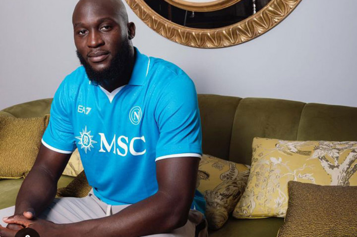 Pada 2021, Lukaku kembali ke klub masa mudanya, Chelsea, dengan kontrak permanen berdurasi lima tahun. Akan tetapi, dia tidak nyaman dengan situasi di klub dan kembali ke Inter Milan dengan status pinjaman pada musim 2022-2023, di mana dia berhasil membantu Inter menjadi tim terbaik kedua di Liga Champions Eropa.