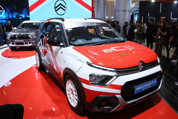 Selain itu, Citroen juga turut mendukung industri otomotif dalam negeri dengan melakukan lokalisasi Citroen E-C3 All Electric, guna mencapai persyaratan TKDN (Tingkat Komponen Dalam Negeri) sebesar minimal 40%.