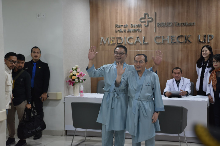 Calon gubernur dan wakil gubernur Pemilihan Kepala Daerah (Pilkada) Jakarta 2024, Ridwan Kamil (RK) dan Suswono, menjalani tes kesehatan di RSUD Tarakan, Gambir, Jakarta Pusat. Keduanya mengaku mengonsumsi vitamin 'd' yang disebut sebagai doa.