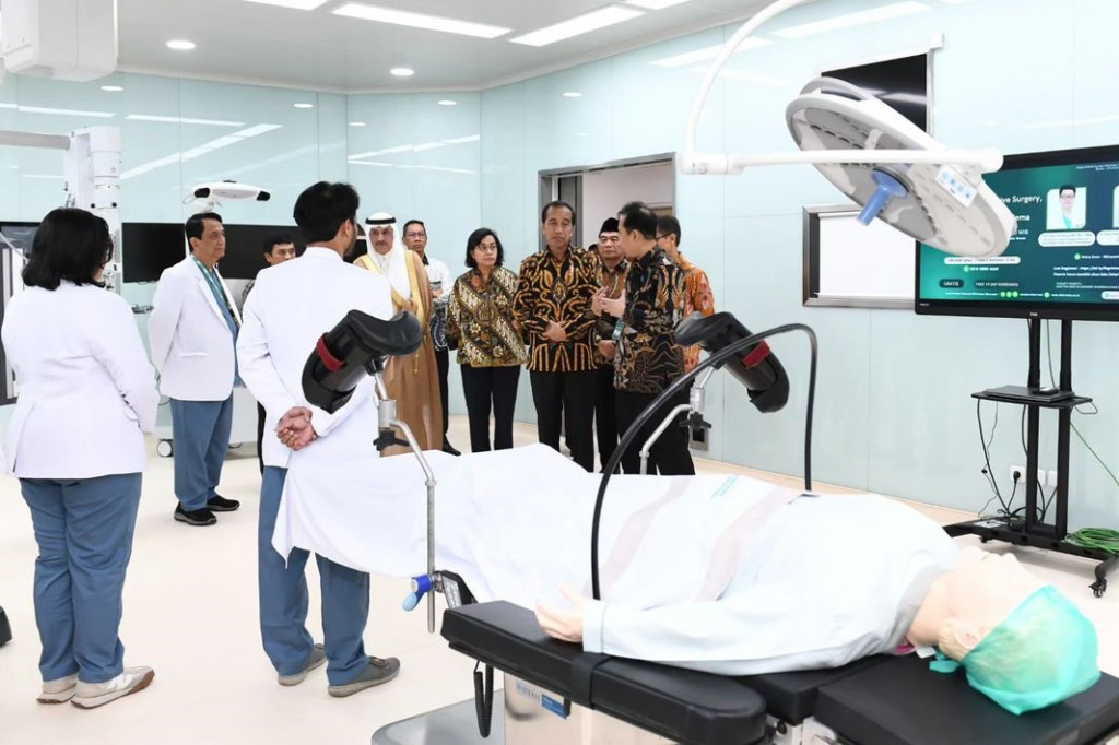 Sebelum memberi sambutan peresmian, Kepala Negara sempat mengecek langsung gedung baru tersebut. Jokowi pun mengagumi gedung baru tersebut yang dianggapnya seperti berada di hotel bintang lima, mulai dari bangunannya hingga desainnya.