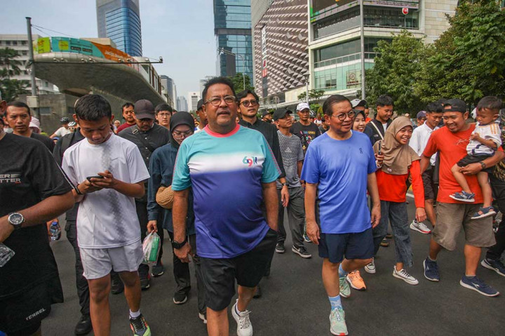 Pasangan bakal calon gubernur (bacagub)-bakal calon wakil gubernur (bacawagub) Pramono Anung-Rano Karno menyapa masyarakat di kawasan car free day (CFD), Jalan Sudirman-Thamrin, Jakarta, Minggu, 1 September 2024. Mereka mengawali kegiatan dari Halte Senayan menuju Halte Tosari Bundaran Hotel Indonesia.