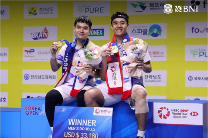 Ganda putra Indonesia Leo Rolly Carnando/Bagas Maulana meraih gelar juara turnamen BWF Super 500 Korea Open 2024 usai mengalahkan unggulan pertama sekaligus wakil tuan rumah Kang Min Hyuk/Seo Seung Jae, Minggu, 1 September 2024.