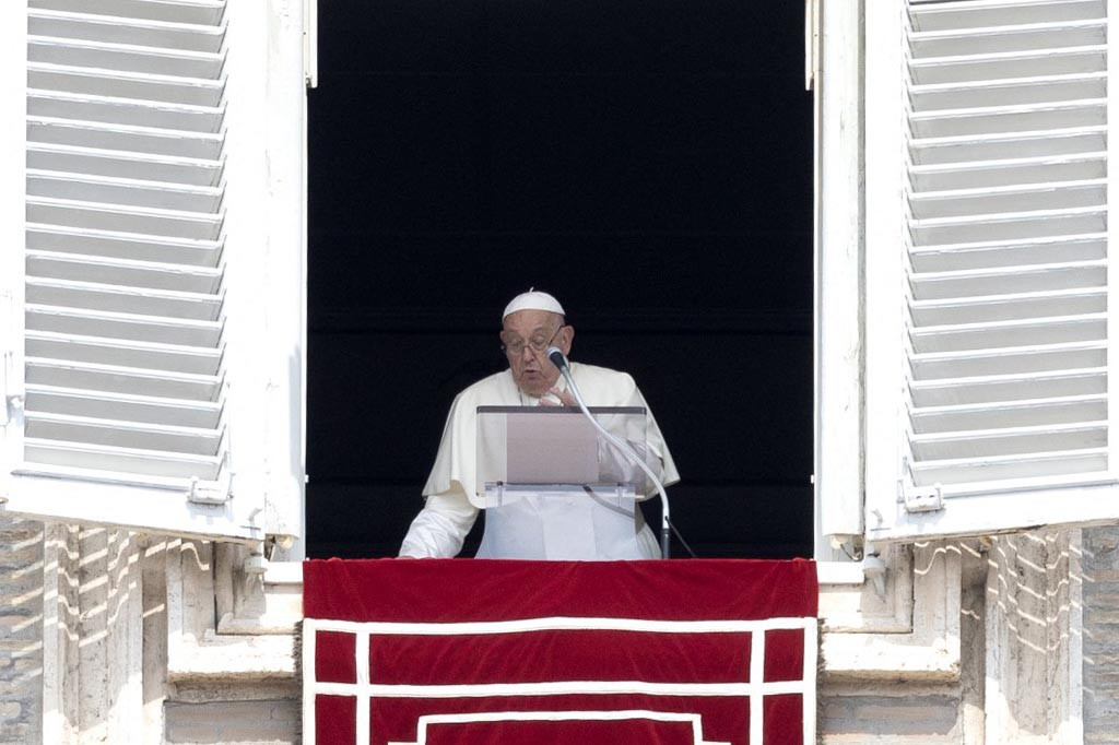 Pada hari Minggu, 1 September 2024 pemimpin spiritual umat Katolik tersebut mengajukan kembali seruan untuk gencatan senjata segera, pembebasan sandera, dan bantuan kemanusiaan ke Gaza, tempat dia mengatakan banyak penyakit, termasuk polio, sedang menyebar.