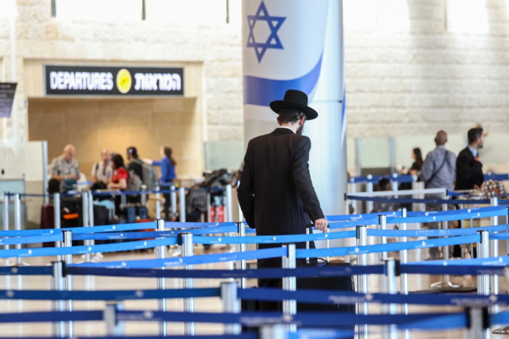 Arnin Bar-David, Kepala Federasi Pekerja Histadrut, menyerukan aksi mogok umum pada hari Senin untuk menekan pemerintah Israel agar mencapai kesepakatan pertukaran tahanan dengan Palestina.