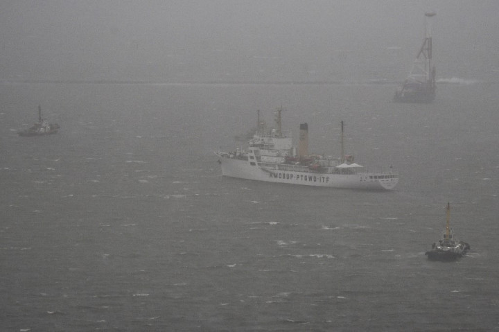 Sekretaris Eksekutif Filipina Lucas Bersamin menangguhkan kelas-kelas di sekolah negeri dan swasta di Metro Manila, menurut sebuah pengumuman di Facebook dan dikutip The Straits Times.