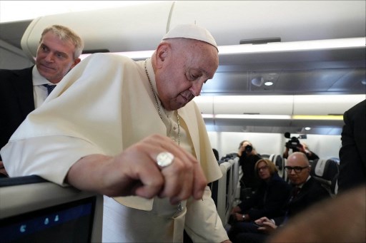 Pemimpin gereja Katolik dunia, Paus Fraksiskus telah memulai Perjalanan Apostoliknya ke Indonesia, Papua Nugini, Timor-Leste, dan Singapura, saat pesawat kepausan lepas landas dari Bandara Fiumicino Roma, Senin, 2 September 2023 waktu setempat.
