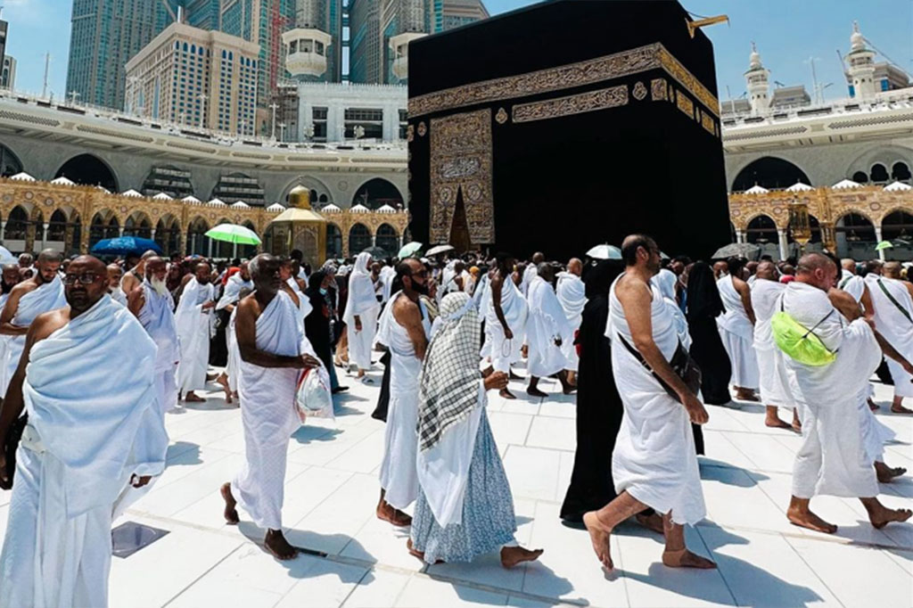 Dalam video yang dibagikan akun Timnas Indonesia di Instagram dan diakses pada Senin, 2 September, terlihat mereka sedang mengikuti tawaf mengelilingi Kakbah sebanyak tujuh kali.