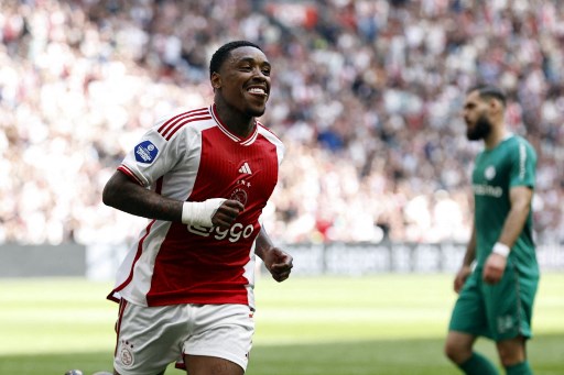 Dalam pernyataan itu, Al-Ittihad mengeluarkan biaya lebih dari 21 juta euro (Rp361 miliar) ke Ajax. Bergwijn dikontrak hingga 30 Juni 2027.