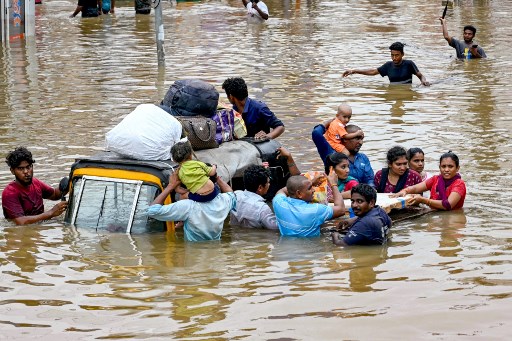 Gujarat melaporkan jumlah kematian tertinggi, dengan lebih dari 45 kematian, sementara Telangana melaporkan sembilan kematian, dan Andhra Pradesh melaporkan 10 kematian.