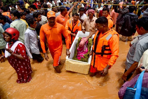 Lebih dari 60 orang meninggal dunia di tiga negara bagian India menyusul banjir parah yang disebabkan oleh hujan lebat selama beberapa hari terakhir.