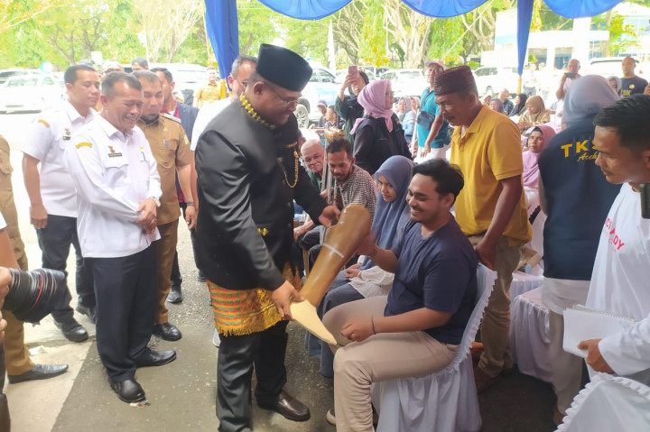 Program penyerahan kaki palsu ini merupakan bagian dari rangkaian peringatan 40 tahun PT. Angkasa Pura 2, sekaligus bentuk partisipasi dalam memeriahkan Hari Ulang Tahun Republik Indonesia (HUT RI) ke-79. Bantuan kaki palsu ini telah disalurkan ke berbagai cabang PT. Angkasa Pura 2 di seluruh Indonesia, termasuk di wilayah Sumatera.