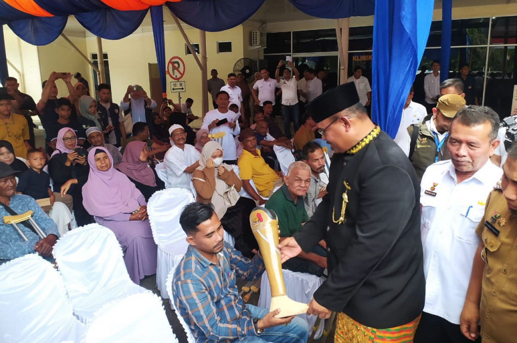 Di Aceh, sebanyak 49 penerima manfaat telah terpilih untuk menerima bantuan kaki palsu. Para penerima ini berasal dari berbagai kabupaten/kota di Aceh, seperti Banda Aceh, Aceh Besar, dan Aceh Jaya dan wilayah lainnya. 