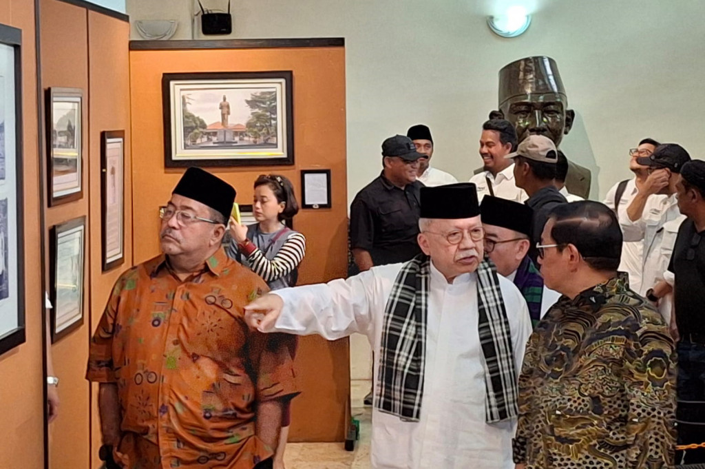 Bakal calon gubernur (bacagub) Pramono Anung dan bakal calon wakil gubernur (cawagub) Rano Karno menemui Gubernur Jakarta 2007-2012, Fauzi Bowo atau Foke. Pertemuan digelar di Museum MH Thamrin, Jakarta Pusat, Selasa, 3 September 2024.