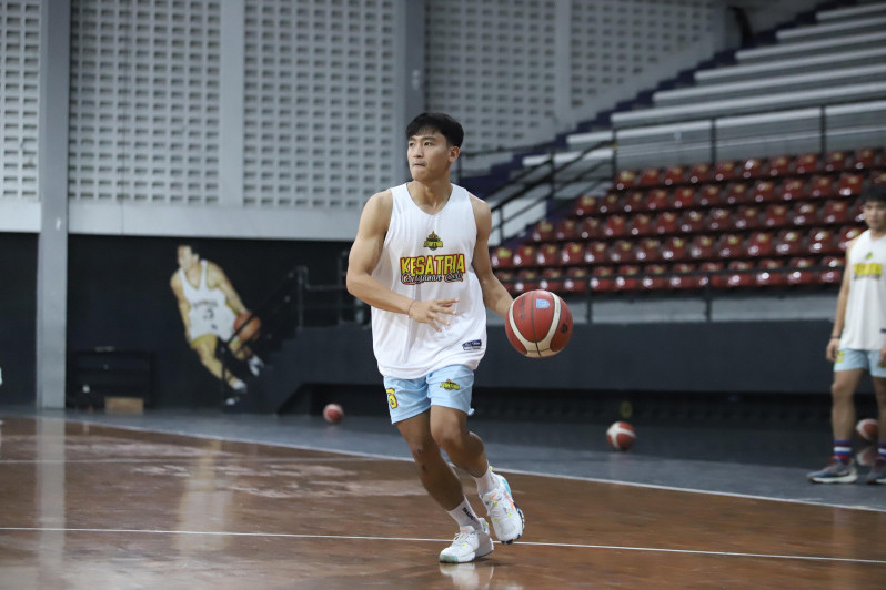 Kesatria Bengawan Solo (KBS), klub bola basket kebanggan Wong Solo kini sedang membangun kekuatan untuk menghadapi kompetisi Indonesian Basketball League (IBL) musim depan. Salah satunya mendatangkan Abraham Wenas dari Bali United Basketball.