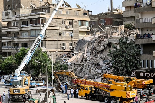 Menurut kementerian, tiga orang yang diselamatkan dirawat di lokasi kejadian, sementara dua lainnya dipindahkan ke rumah sakit dan saat ini tengah menerima perawatan medis.