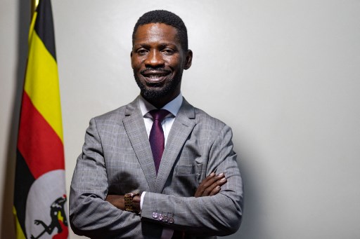 Pemimpin oposisi Uganda, Robert Kyagulanyi, yang lebih dikenal dengan panggilan Bobi Wine, ditembak dan terluka dalam sebuah bentrokan dengan polisi di luar ibu kota Kampala pada Selasa, 3 September 2024.