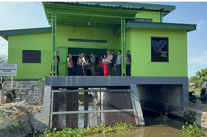 Plt Bupati Sidoarjo Subandi melakukan inspeksi mendadak (sidak) di sejumlah rumah pompa di Kecamatan Tanggulangin. Sidak untuk memastikan kesiapan rumah pompa dalam menghadapi musim hujan yang akan datang, sebagai bagian upaya mengendalikan potensi banjir.