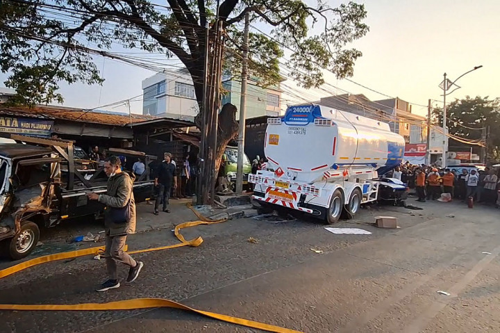 Kecelakaan maut terjadi di Jalan Plumpang Semper, Tugu Selatan, Koja, Jakarta Utara, Rabu petang. Peristiwa ini memakan tiga korban jiwa dan satu korban dalam kondisi kritis.