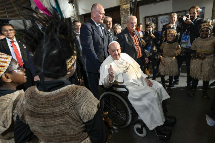 Pemimpin umat Katolik dunia yang juga Kepala Negara Vatikan Paus Fransiskus menyatakan bahwa peperangan hanya akan membawa kekalahan bagi umat manusia.