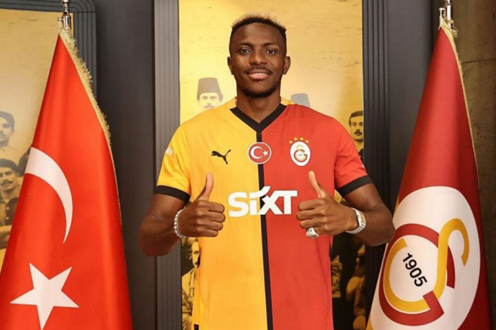 Sebelum pindah ke Galatasaray, Osimhen diminati oleh Chelsea di musim panas ini. Namun, Napoli dan Chelsea gagal mencapai kesepakatan sebelum jendela transfer Liga Premier Inggris ditutup pada Jumat, sementara klub Arab Saudi Al-Ahli juga sempat melakukan negosiasi sebelum beralih mendatangkan Ivan Toney dari Brentford.