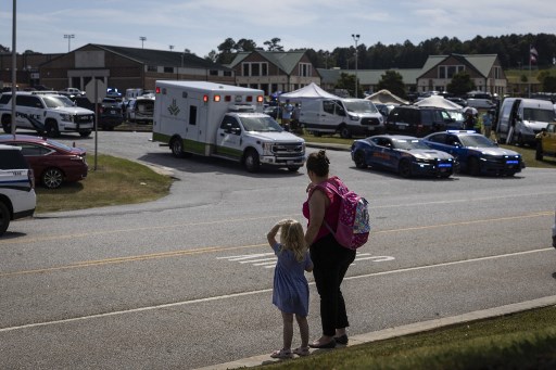 Korban tewas diidentifikasi sebagai dua siswa dan dua guru di Sekolah Menengah Apalachee di Winder, sekitar satu jam perjalanan dari Atlanta. Setidaknya sembilan orang lainnya dibawa ke rumah sakit dengan luka-lukanya.