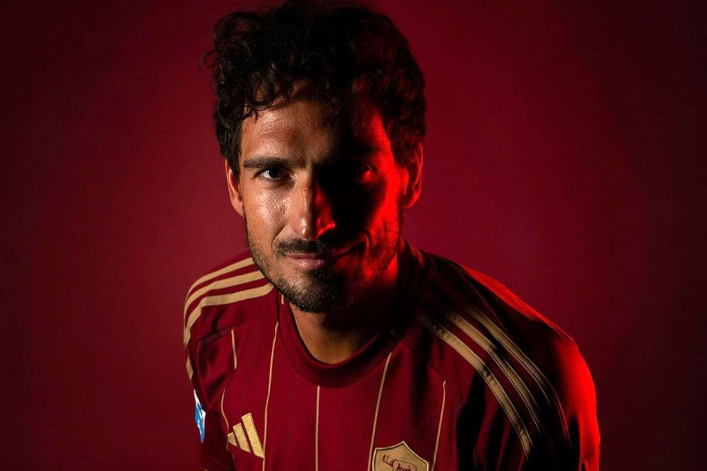 Bek asal Jerman, Mats Hummels resmi berseragam AS Roma setelah didatangkan dengan status bebas transfer pada musim panas 2024. Transfer tersebut diumumkan AS Roma melalui situs resmi mereka pada Kamis, 5 September 2024 dini hari WIB.