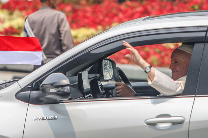 Seluruh tipe Innova Zenix sudah tidak ada lagi pilihan transmisi manual dan digantikan oleh transmisi CVT berkode K120 10 percepatan.