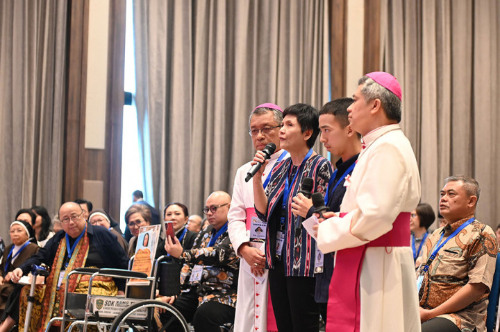 Hal tersebut diungkapkannya setelah mendengar pengakuan dari Mimi dan Andrew, selaku perwakilan dari penyandang disabilitas yang hadir dalam kegiatan tersebut.