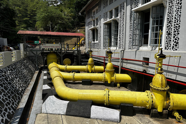 Eksis sejak 1923, PLTA Bengkok dioperasikan melalui subholding PLN Indonesia Power (PLN IP) dan menjadi salah satu sumber listrik bersih bagi area Bandung dan sekitarnya. Pembangkit ini juga telah diakui sebagai bangunan cagar budaya di Kota Bandung.