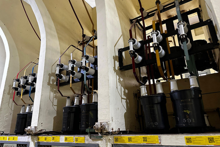 Pada kesempatan terpisah, Direktur Utama PLN Darmawan Prasodjo mengungkapkan eksistensi PLTA Bengkok dalam memproduksi listrik merupakan bukti perjalanan panjang kemampuan PLN dalam memanfaatkan EBT.