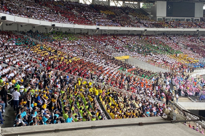 Ribuan umat Katolik memadati Stadion Utama Gelora Bung Karno (SUGBK), Jakarta, Kamis, 5 September 2024, untuk mengikuti Misa Akbar yang dipimpin langsung Paus Fransiskus. Panitia mengatakan, sebanyak 86 ribu umat akan memenuhi Stadion Utama dan Madya GBK.