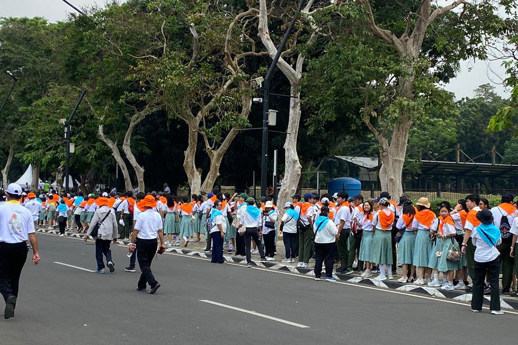 Paus Fransiskus dijadwalkan datang pukul 16.00 dan akan berkeliling dua stadion GBK dengan menggunakan mobil Maung milik TNI.
