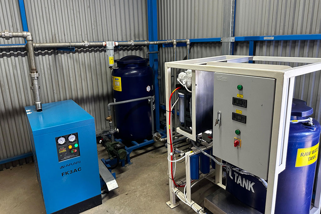 Selain menghasilkan energi listrik, PLTP Kamojang juga memiliki Green Hydrogen Plant (GHP) yang dapat menghasilkan hidrogen hijau. Dalam hal ini PLTP Kamojang menjadi pemasok hidrogen hijau untuk Refueling Station (HRS) yang terletak di Senayan, Jakarta.