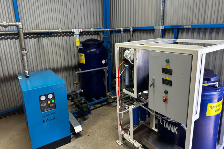 Selain menghasilkan energi listrik, PLTP Kamojang juga memiliki Green Hydrogen Plant (GHP) yang dapat menghasilkan hidrogen hijau. Dalam hal ini PLTP Kamojang menjadi pemasok hidrogen hijau untuk Refueling Station (HRS) yang terletak di Senayan, Jakarta.