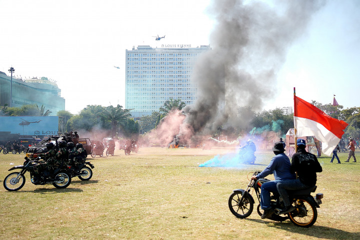 Guna meredam aksi anarkis massa, Polda Jateng dibantu Kodam IV Diponegoro menerjunkan personil anti huru-hara ke Lapangan Simpang Lima Kota Semarang. Melalui serangkaian tindakan taktis serta kerjasama yang harmonis dan sinergi dengan berbagai instansi pemerintahan, aparat keamanan berhasil membubarkan aksi massa serta mengembalikan ketertiban di tengah masyarakat.