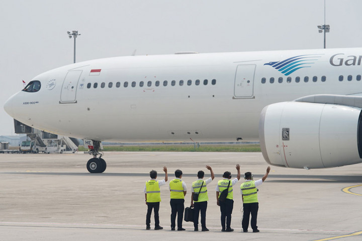 Pemimpin umat Katolik dunia yang juga Kepala Negara Vatikan Paus Fransiskus pagi ini meninggalkan Indonesia untuk menuju ke Papua Nugini setelah menjalani agenda apostolik di Jakarta sejak Selasa, 3 September 2024 hingga Jumat, 6 September.