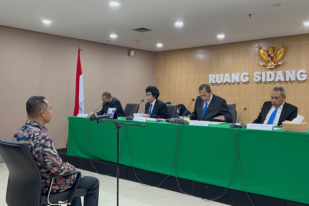 Tumpak menjelaskan Ghufron terbukti melanggar Pasal 4 ayat (2) huruf b dalam Peraturan Dewas Nomor 3 Tahun 2021 tentang Penegakan Kode Etik dan Kode Perilaku KPK. Hukuman teguran itu agar mantan akademisi itu tidak mengulangi kelakuan serupa.