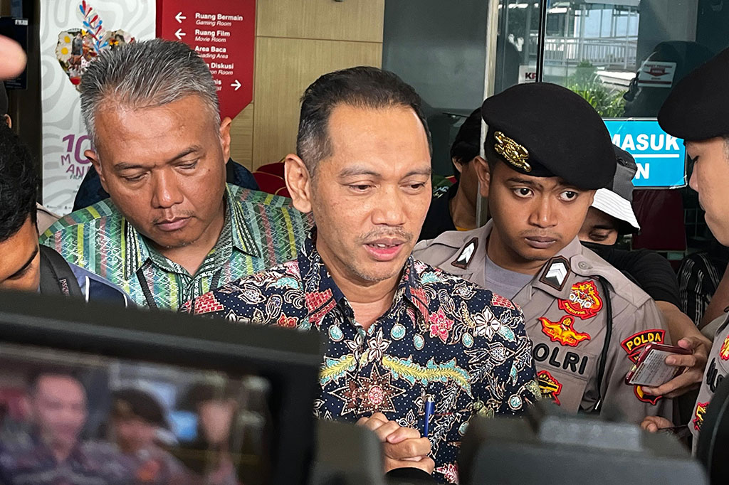 Sementara itu, hal memberatkan yakni Ghufron tidak menyesali perbuatannya. Lalu, dia juga tidak kooperatif dengan cara menunda dan menghambat kelancaran persidangan.