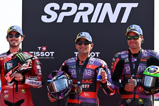 Pembalap Spanyol itu unggul atas Bagnaia dan Morbidelli dengan margin waktu masing-masing 1,495 detik dan 1,832 detik.