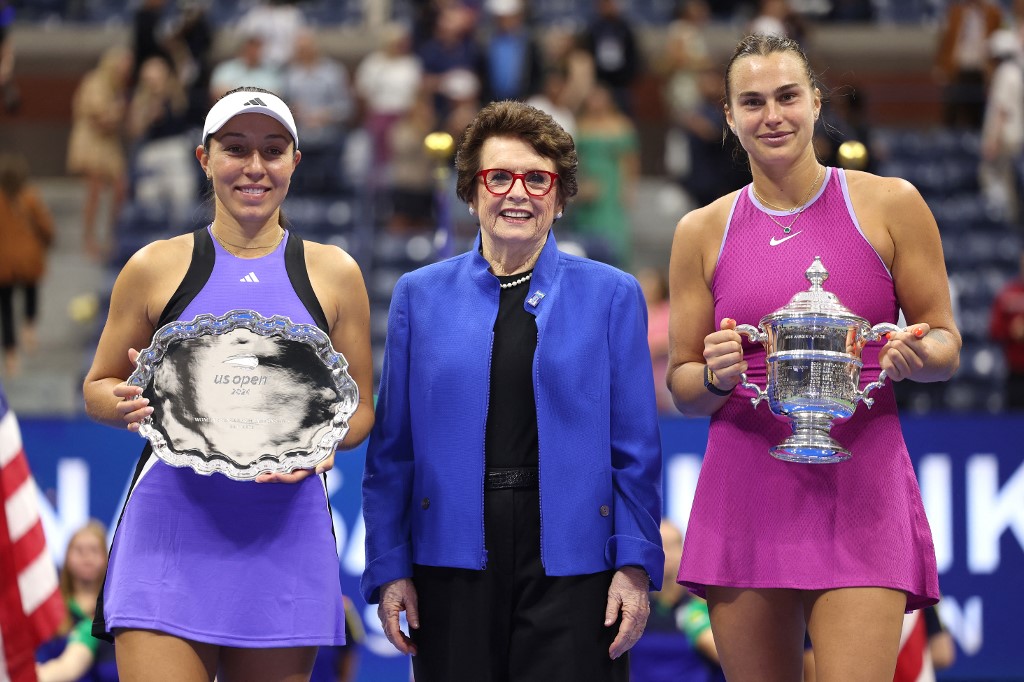 Namun, Pegula yang kalah dalam pertarungan, bangkit dari ketertinggalan 0-3 dan break point untuk memimpin 5-3 di set kedua sebelum Sabalenka menang.