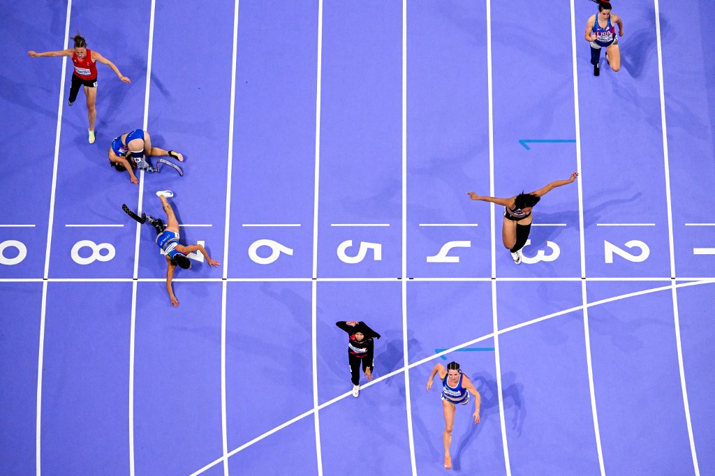 Indonesia menambah medali di ajang Paralimpiade Paris 2024 dari cabang olahraga para atletik. Karisma Evi Tiarani menorehkan medali perak dari nomor 100 meter putri.