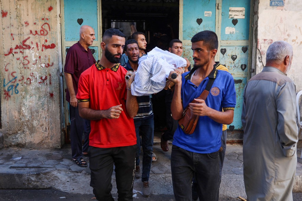 Sebelumnya, Badan Pertahanan Sipil Gaza menyatakan bahwa sejumlah warga Palestina meninggal dunia dan terluka akibat serangan udara Israel yang menargetkan Sekolah Amr Ibn Al-As, yang menjadi tempat penampungan warga di daerah Sheikh Radwan.