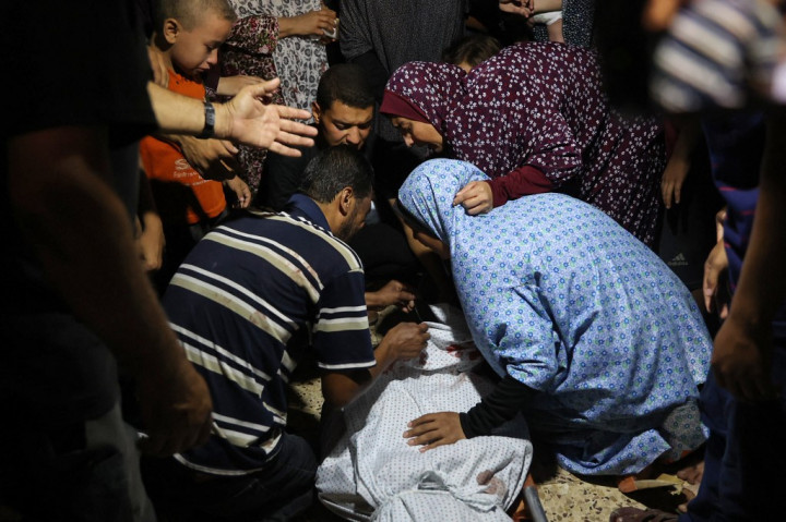 Tim medis mengangkut empat korban tewas dan 20 korban luka, termasuk anak-anak, akibat serangan bom di sekolah tersebut, menurut sumber medis yang dikutip oleh Anadolu.