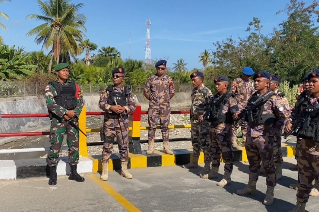 Guna memastikan kesiapan kunjungan Paus Fransiskus ke Timor-Leste pada tanggal 9-11 September 2024, Satgas Pamtas RI-RDTL Sektor Timur Yonif 742/SWY bersinergi dengan Polri, menggelar Apel Collaborative Gelar Pasukan bersama, Tentara UPF Timor Leste di garis perbatasan RI-RDTL PLBN Motaain.