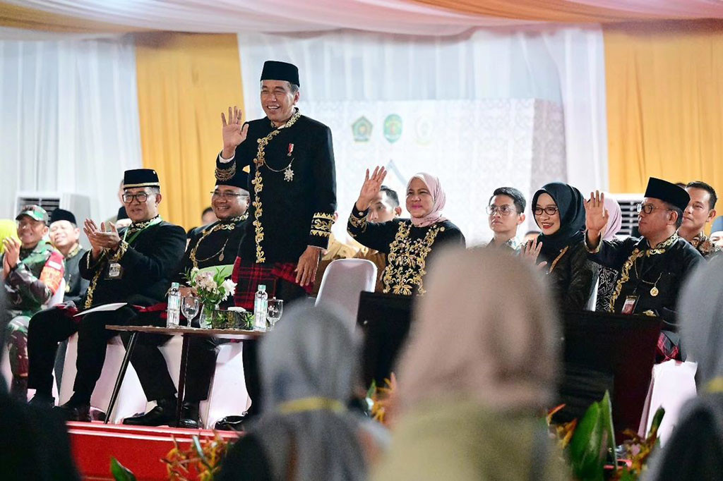 Presiden Joko Widodo menekankan pentingnya penguatan nilai-nilai Al-Qur’an di tengah tantangan era digital yang semakin dinamis. Penekanan tersebut disampaikan Kepala Negara dalam sambutannya saat peresmian pembukaan Musabaqah Tilawatil Qur’an (MTQ) Nasional XXX Tahun 2024 yang digelar di Stadion Gelora Kadrie Oening, Kota Samarinda, Provinsi Kalimantan Timur, pada Minggu malam, 8 September 2024.